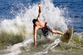 38岁的克雷莫内塞前锋瓦尔迪攻破尤文图斯的大门！，克瓦迪尔人