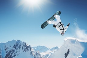 球场智慧照明与转播画面色彩校准的实施指南，球场灯光色温标准
